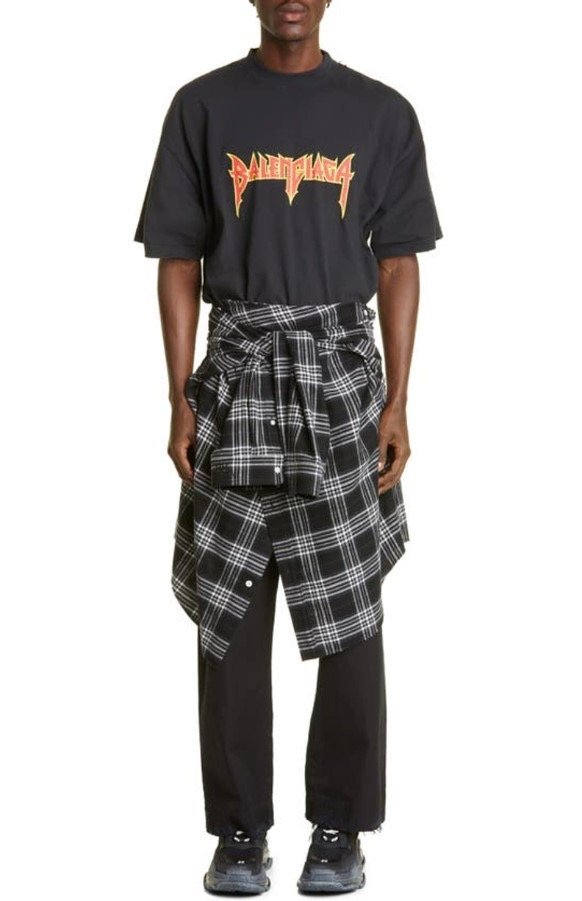 futbolka-balenciaga-metal-logo-chernaya1_m10337110