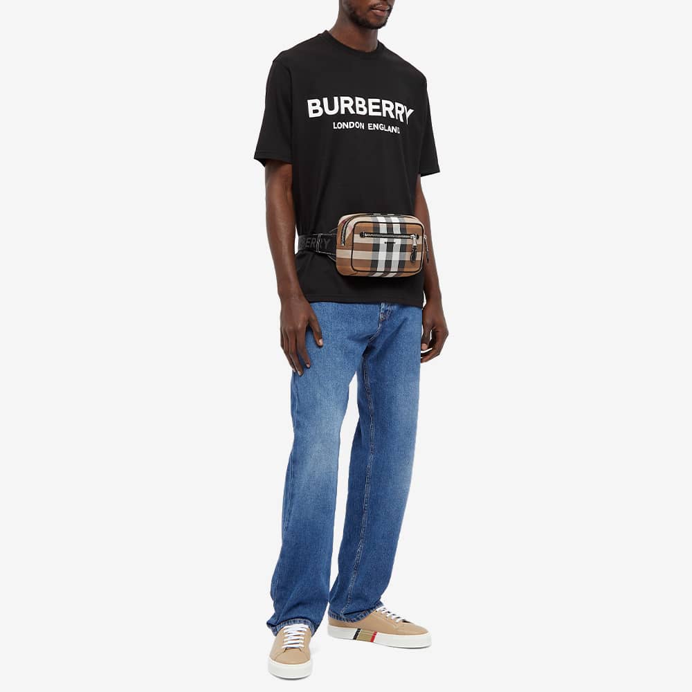 futbolka-burberry-letchford-logo-tee-chernaya2_m10350530