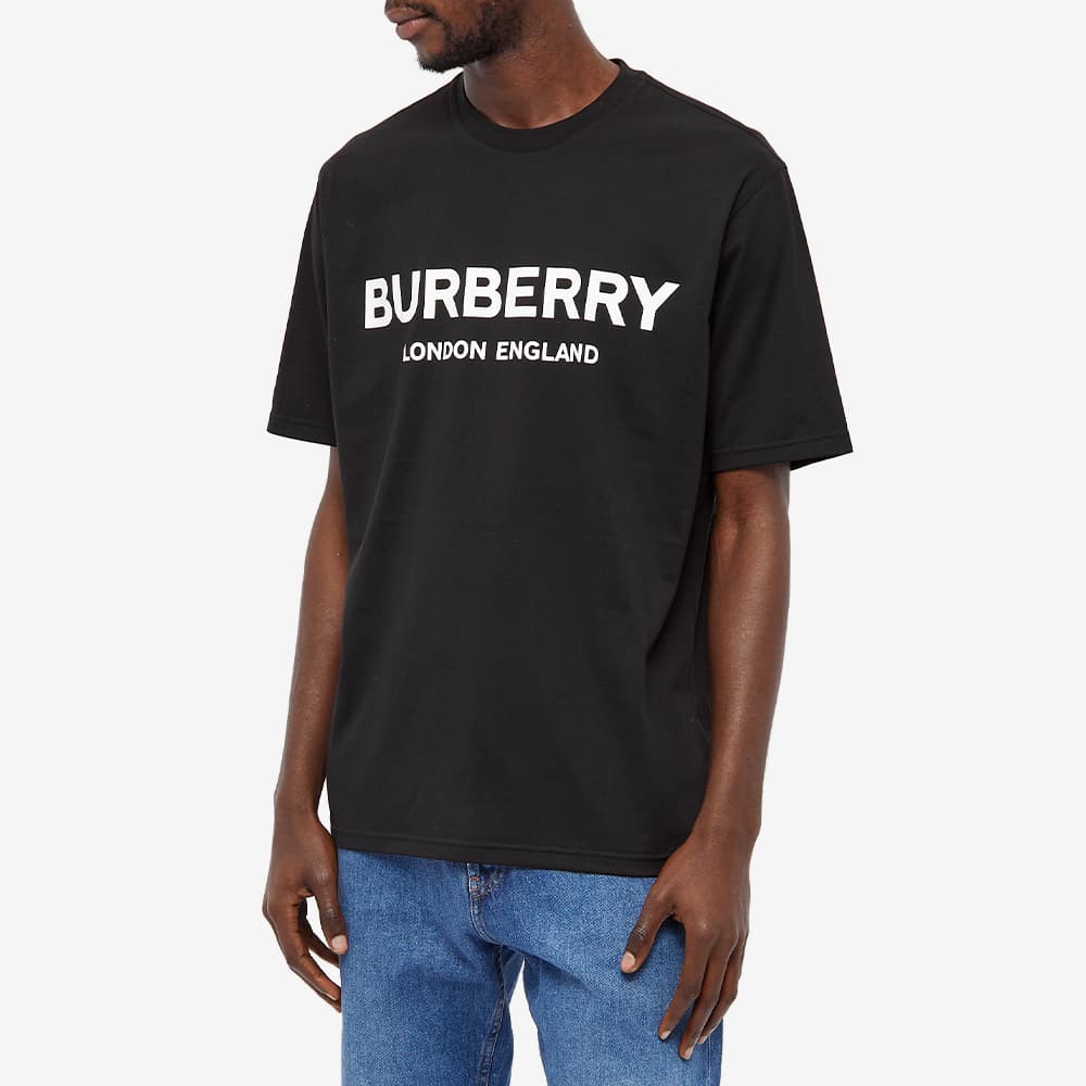 futbolka-burberry-letchford-logo-tee-chernaya4_m10350530