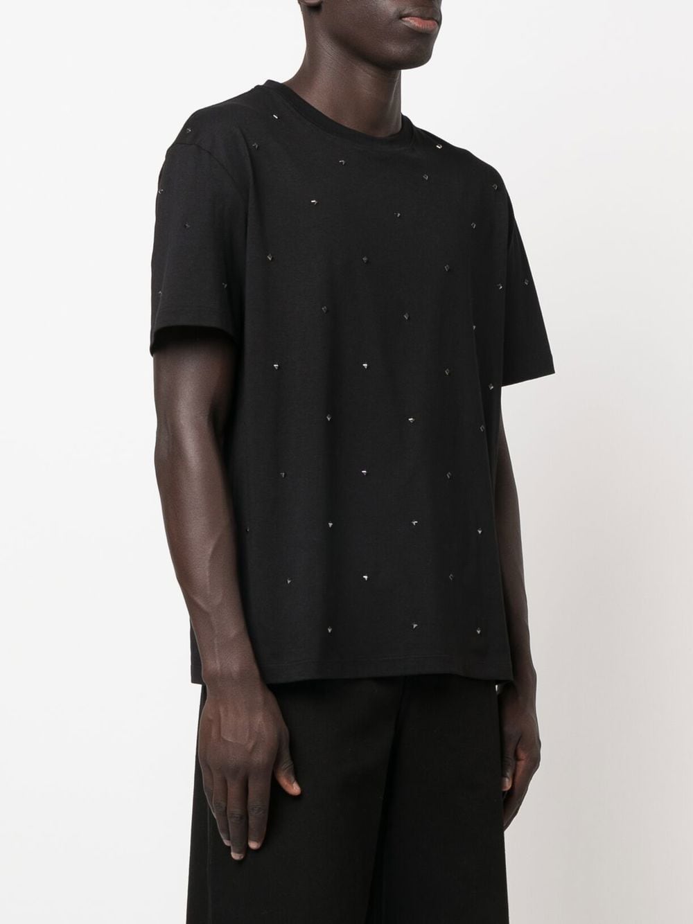 futbolka-valentino-rockstud-chernaya4_f10351390