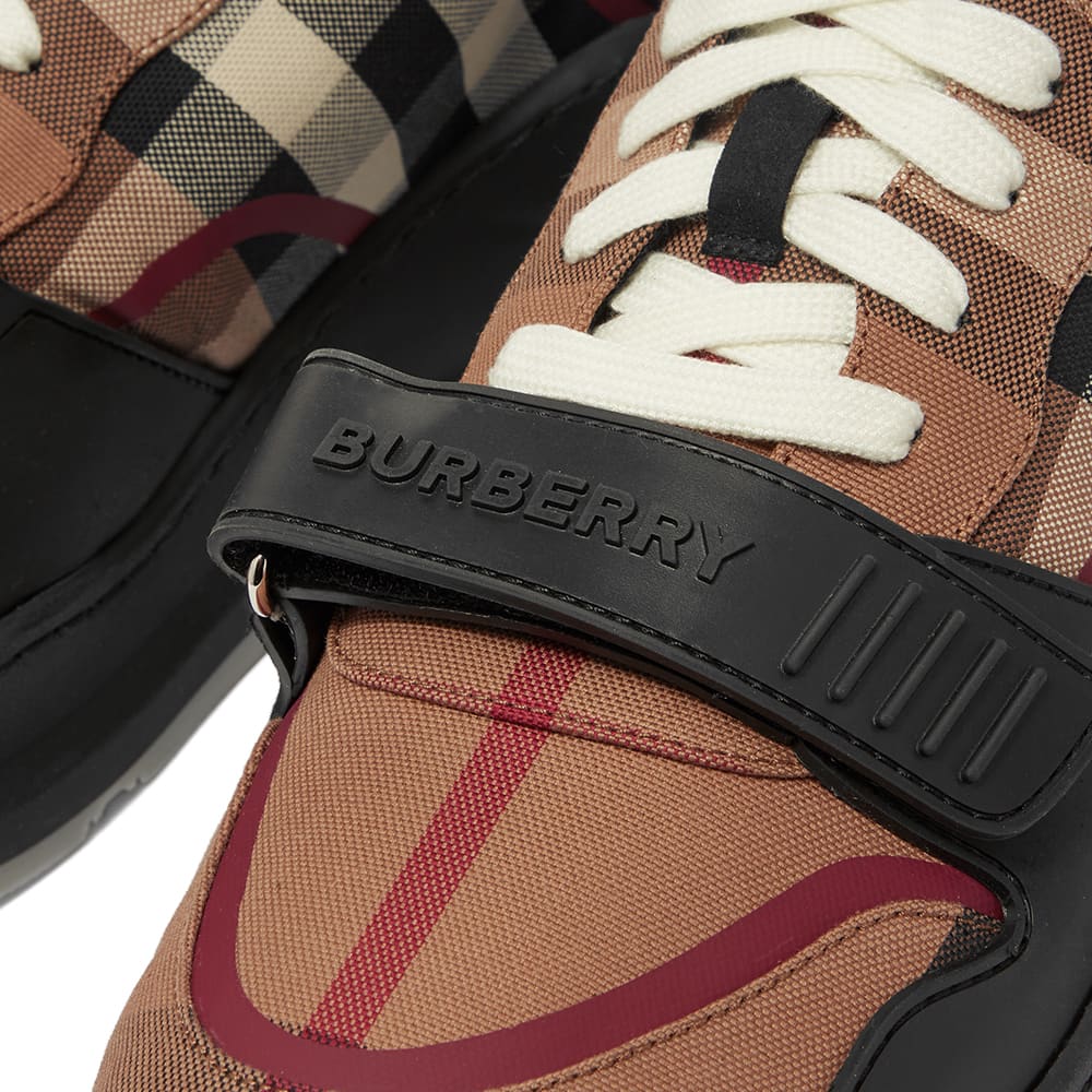 krossovki-burberry-ramsey-sneaker-bezhevye3_m10350070