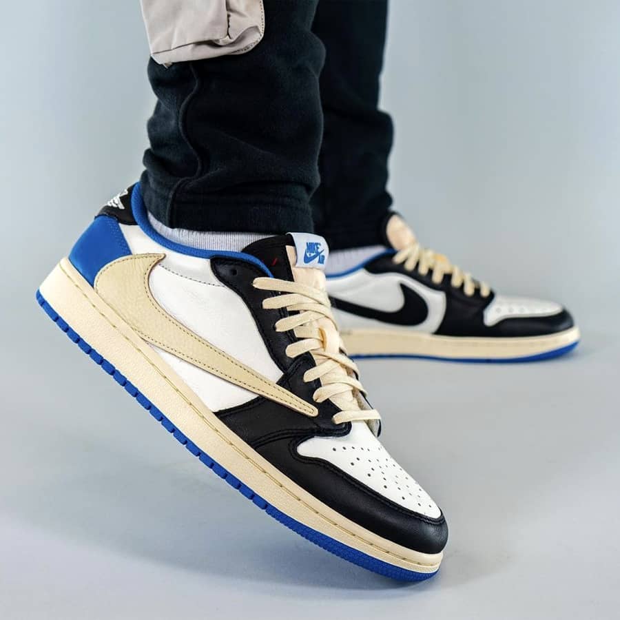 krossovki-nike-air-jordan-1-low-fragment-x-travis-scott-sinie2_m10353730