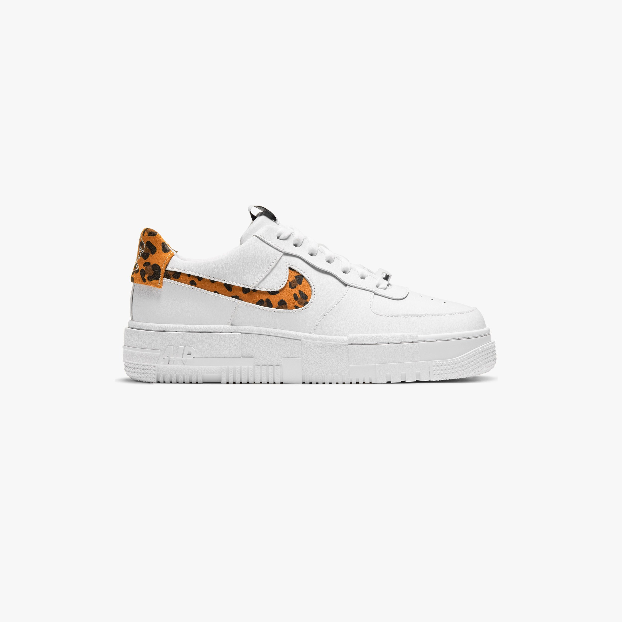 krossovki-nike-wmns-air-force-1-pixel-white-belye1_m10258160