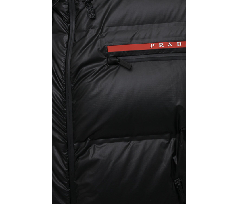 kurtka-prada-chernaya4_m10283950