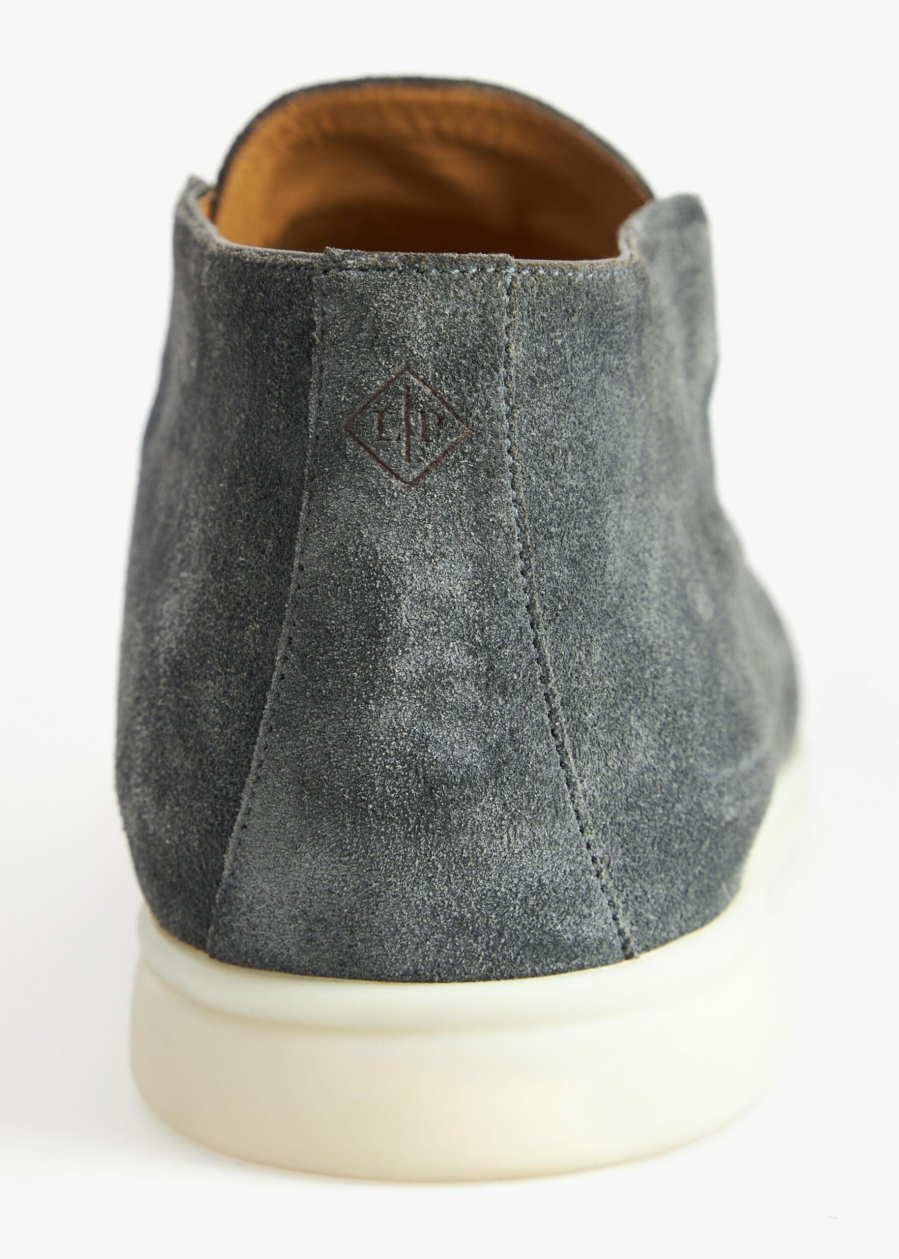 lofery-loro-piana-open-walk-svetlo-serye2_m1042620-scaled
