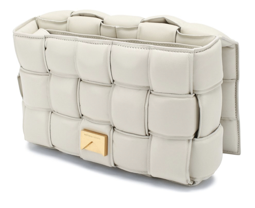 sumka-bottega-veneta-padded-cassette-belaya1_n10110760