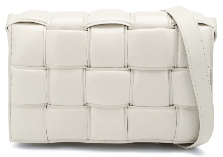 sumka-bottega-veneta-padded-cassette-belaya_n10110760
