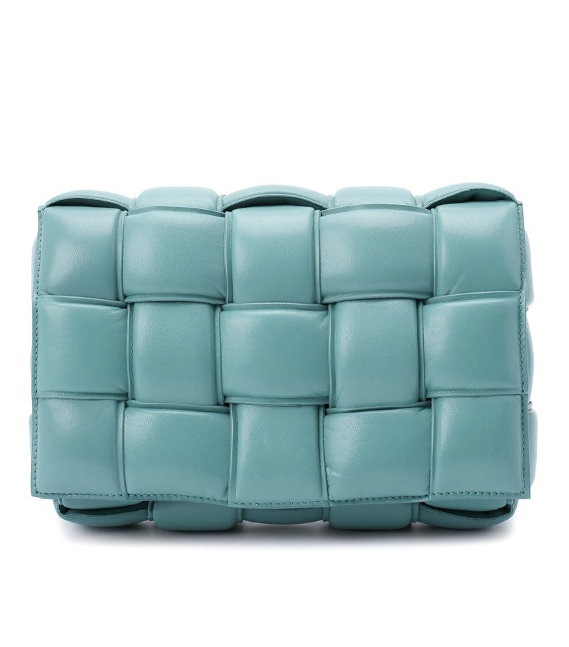sumka-bottega-veneta-padded-cassette-golubaya3_n10113460