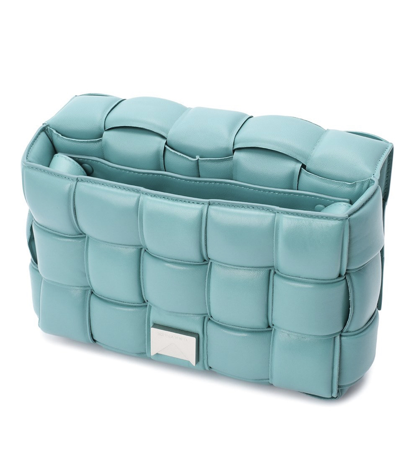 sumka-bottega-veneta-padded-cassette-golubaya4_n10113460