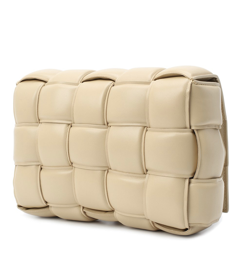 sumka-bottega-veneta-padded-cassette-kremovaya1_n10113490