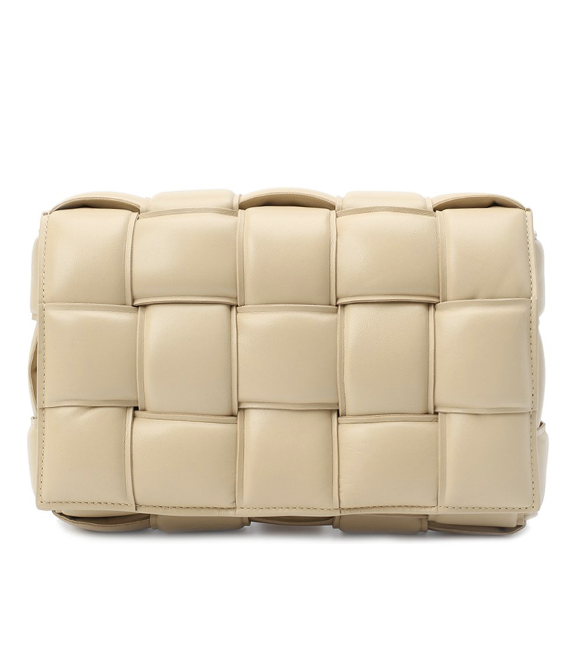 sumka-bottega-veneta-padded-cassette-kremovaya3_n10113490