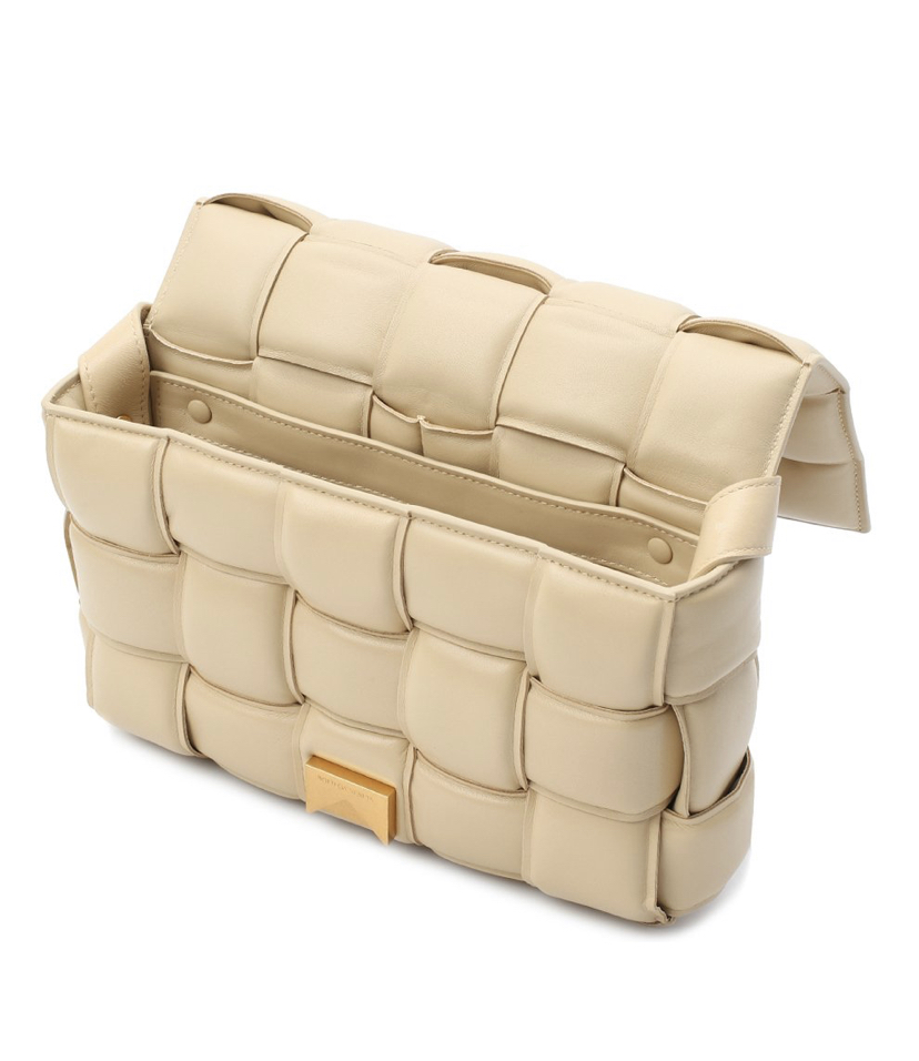 sumka-bottega-veneta-padded-cassette-kremovaya4_n10113490