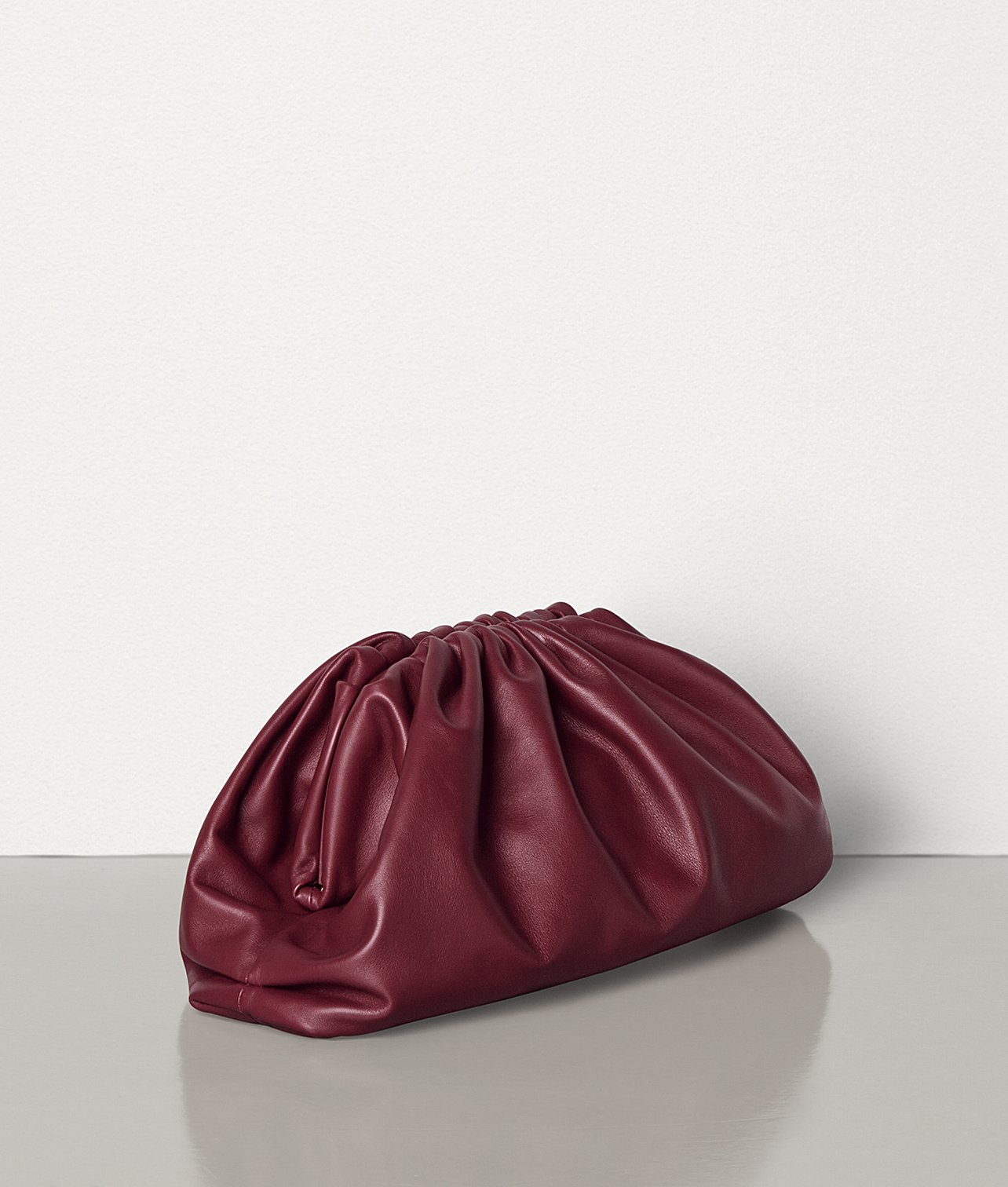 sumka-bottega-veneta-pouch1_n1039330