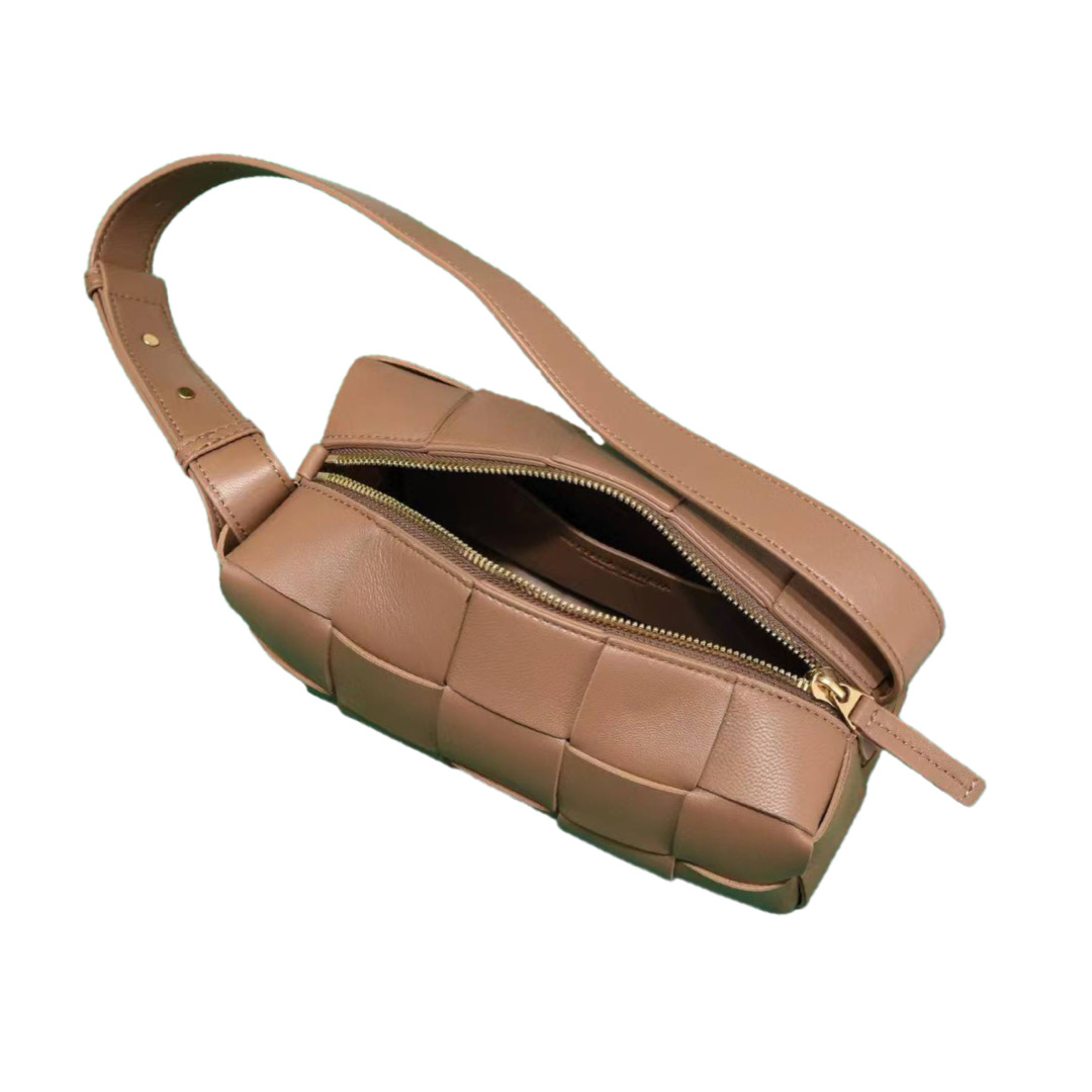 sumka-bottega-veneta-small-brick-cassette-korichnevaya3_n10320510