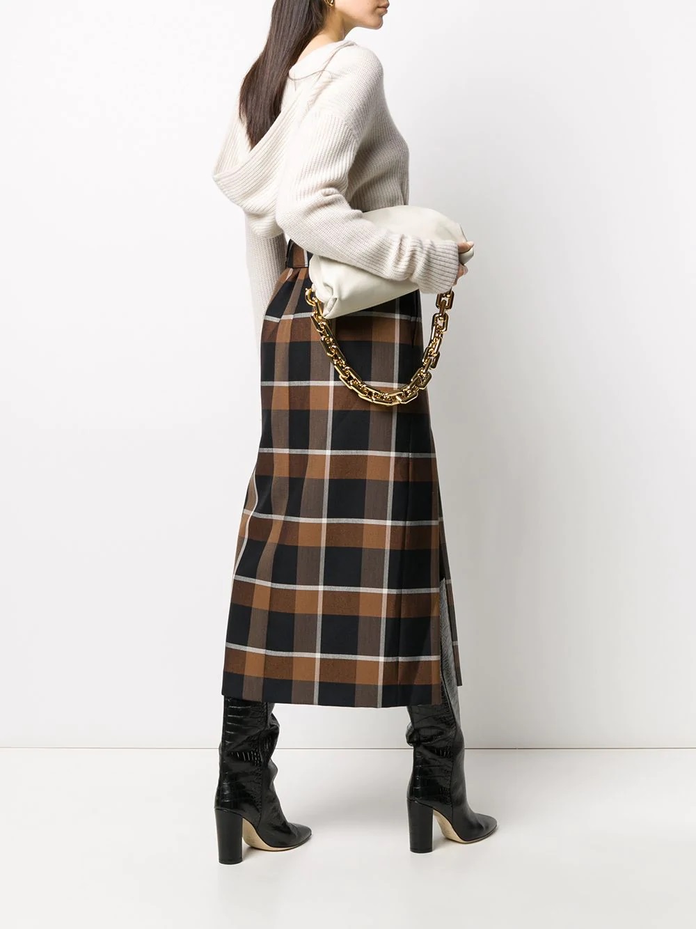 sumka-bottega-veneta-the-chain-pouch-belaya2_n1033410
