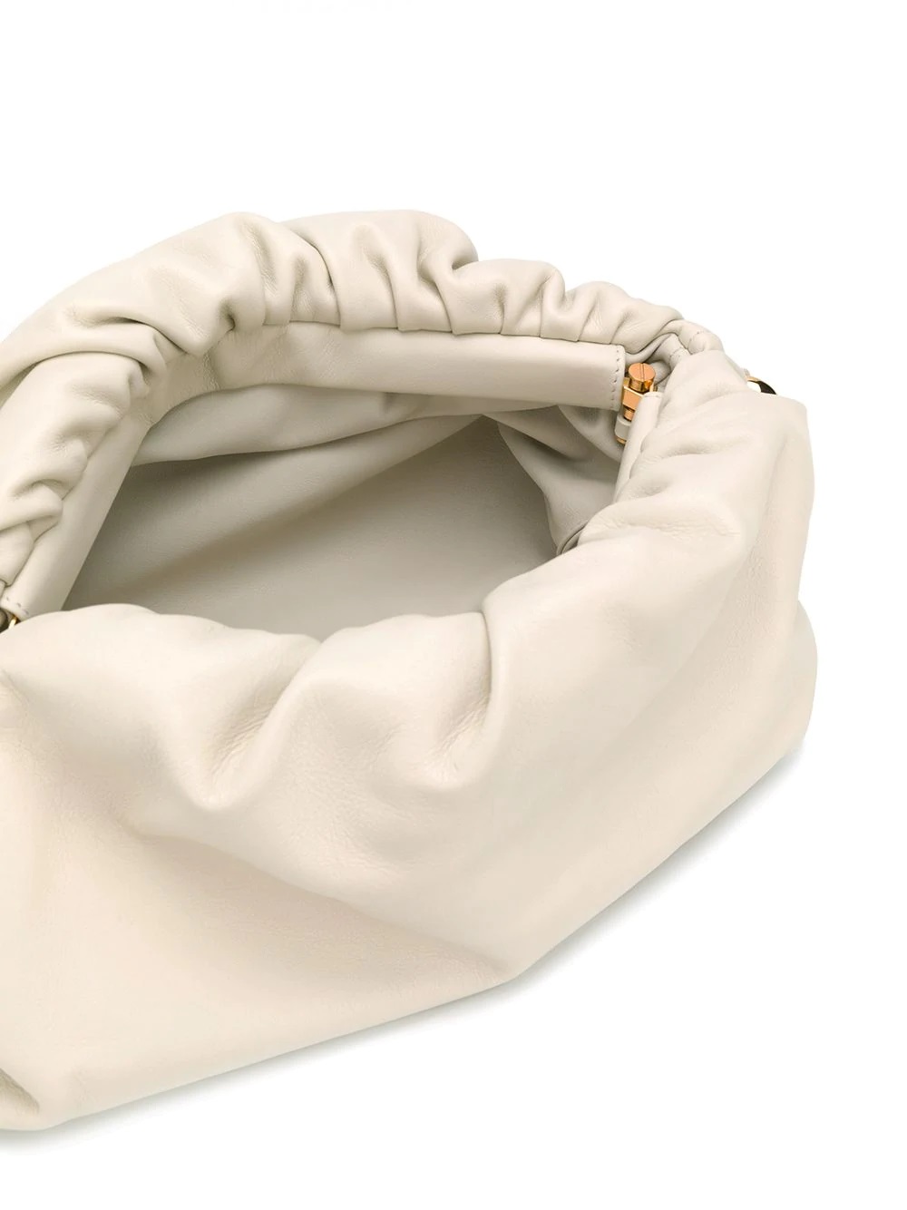 sumka-bottega-veneta-the-chain-pouch-belaya3_n1033410