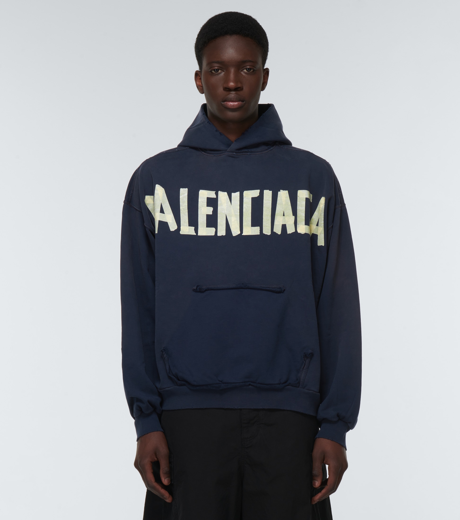 tolstovka-balenciaga-temno-sinyaya2_m10353560
