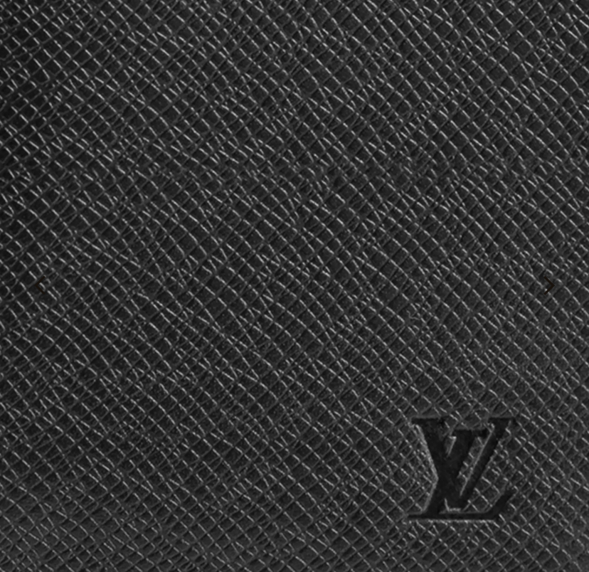 oblozhka-louis-vuitton-taiga-chernaya3_m10117530