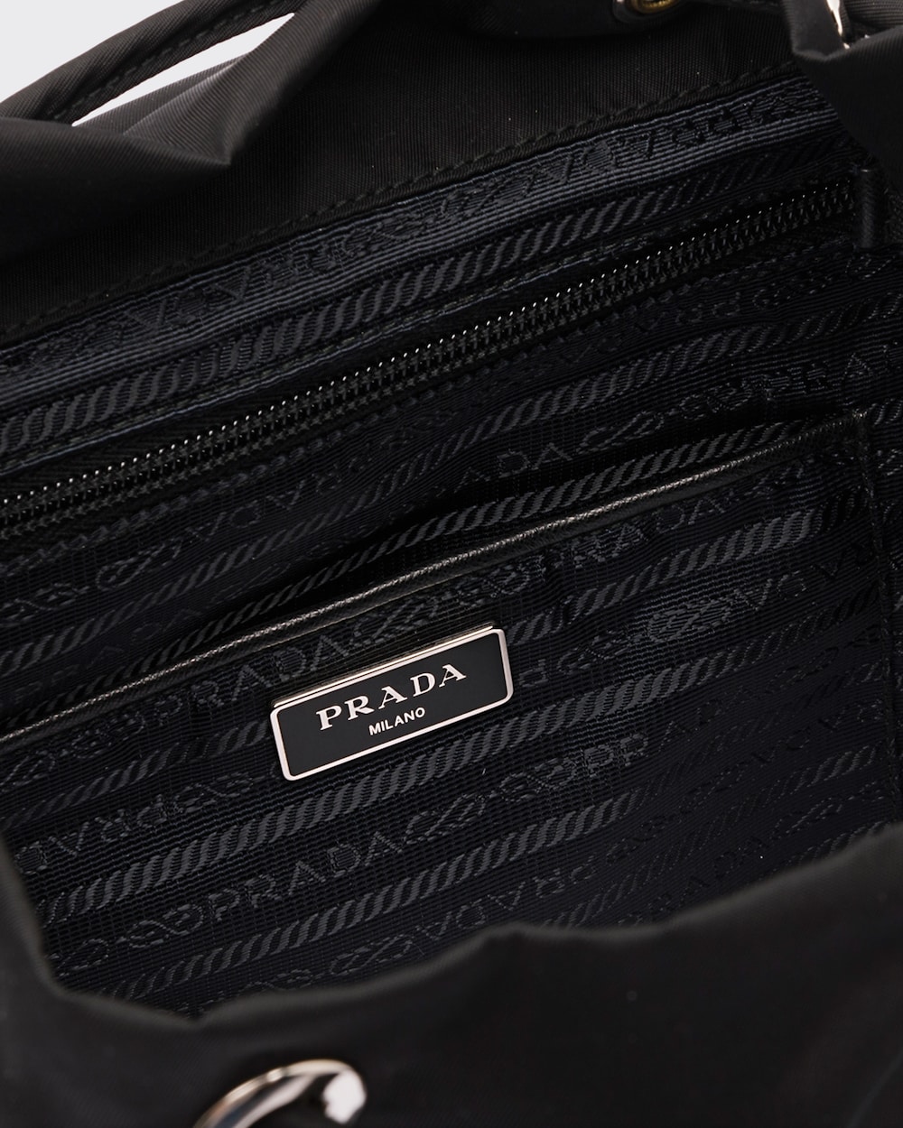 ryukzak-prada-re-nylon-chernyj4_n10202310