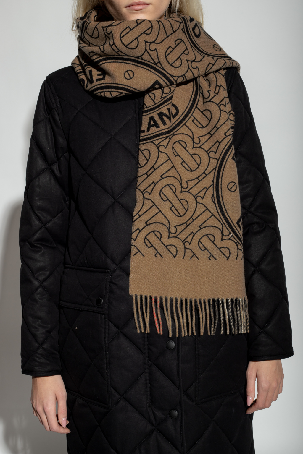 sharf-burberry-bezhevyj4_f10284840