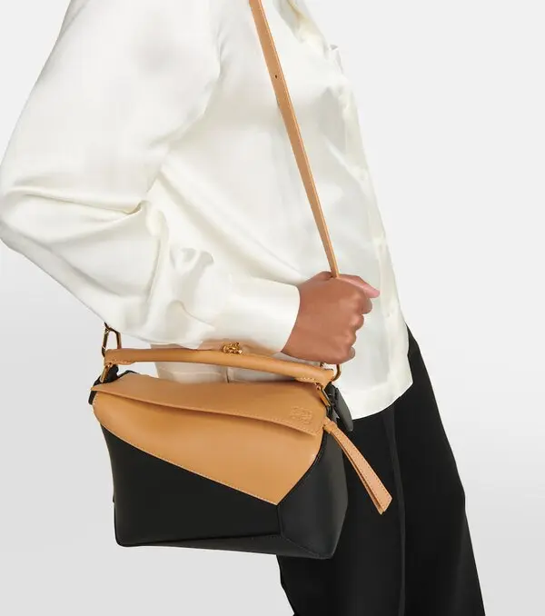 Сумка-Loewe-Puzzle-Small-Черная5_N10382100-1.webp