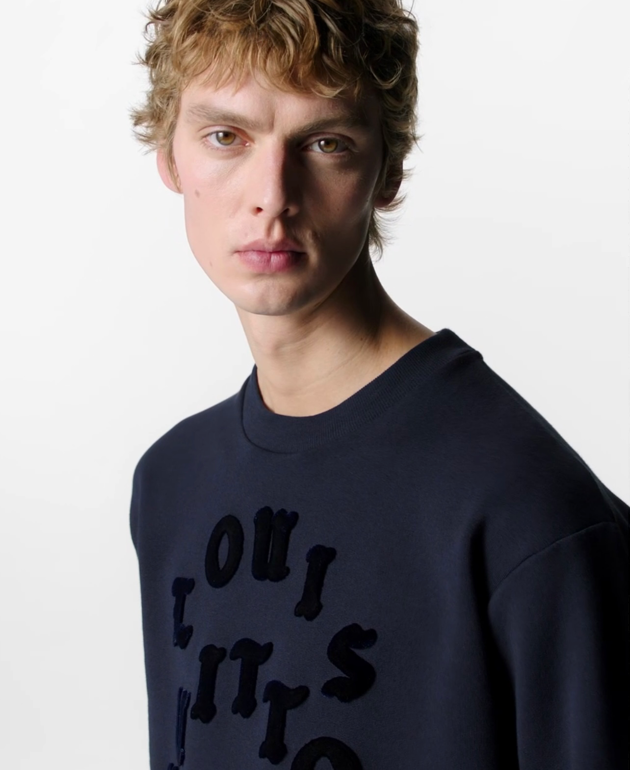 Толстовка-Louis-Vuitton-Tuffetage-Темно-синяя1_M10364900-1.png