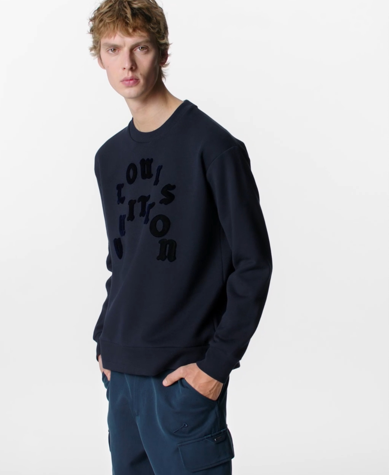 Толстовка-Louis-Vuitton-Tuffetage-Темно-синяя3_M10364900-1.png
