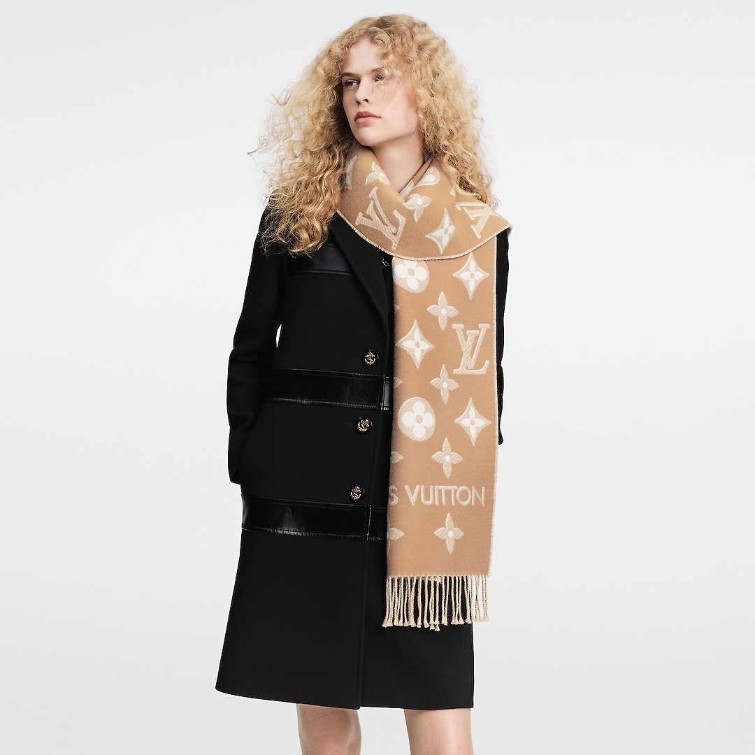 Шарф-Louis-Vuitton-Lv-Essential-Shine-Бежевый1_F10283160-1.jpeg