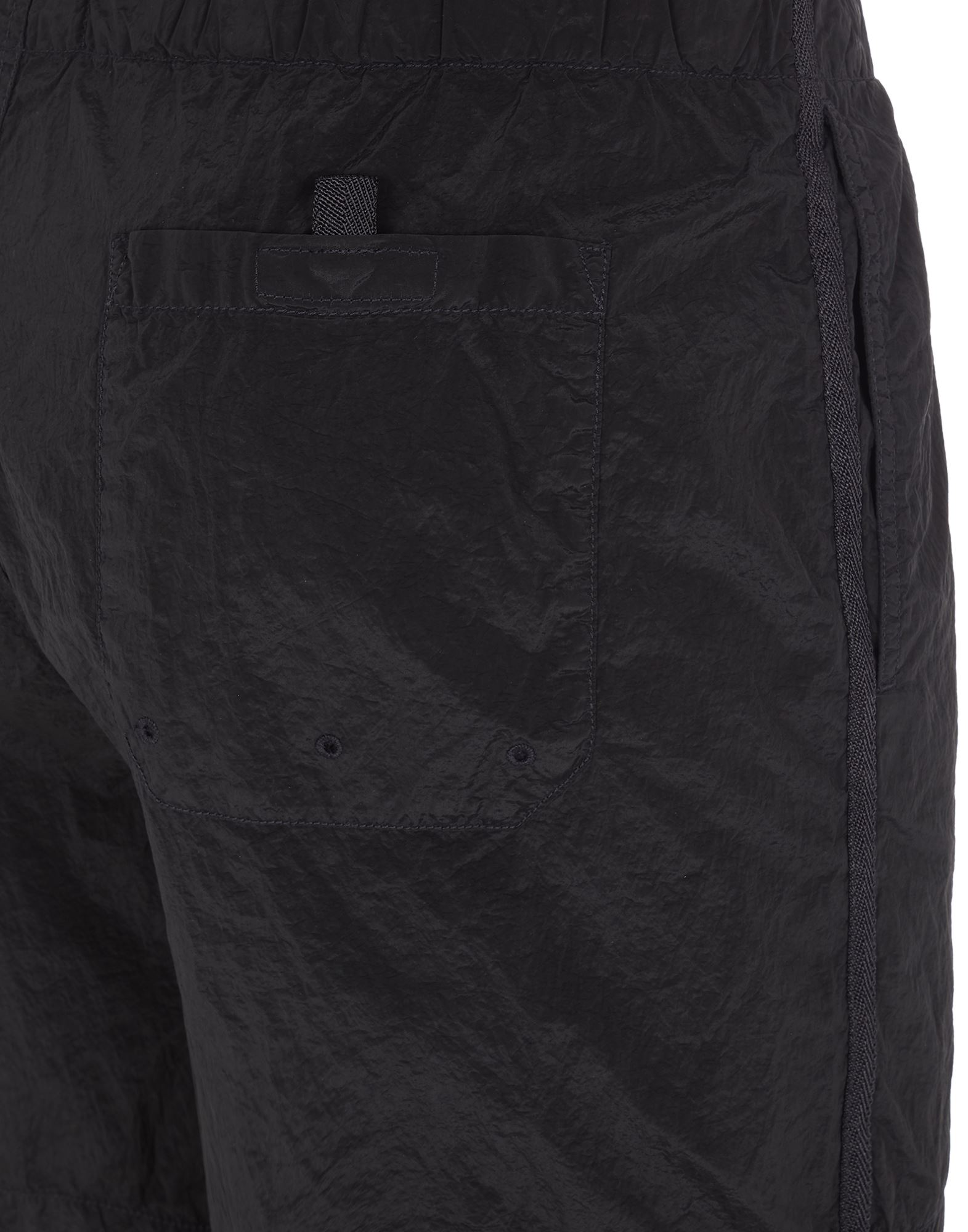 Шорты-Stone-Island-Nylon-Metal-In-Econyl-Черные1_M10393080-1.jpeg