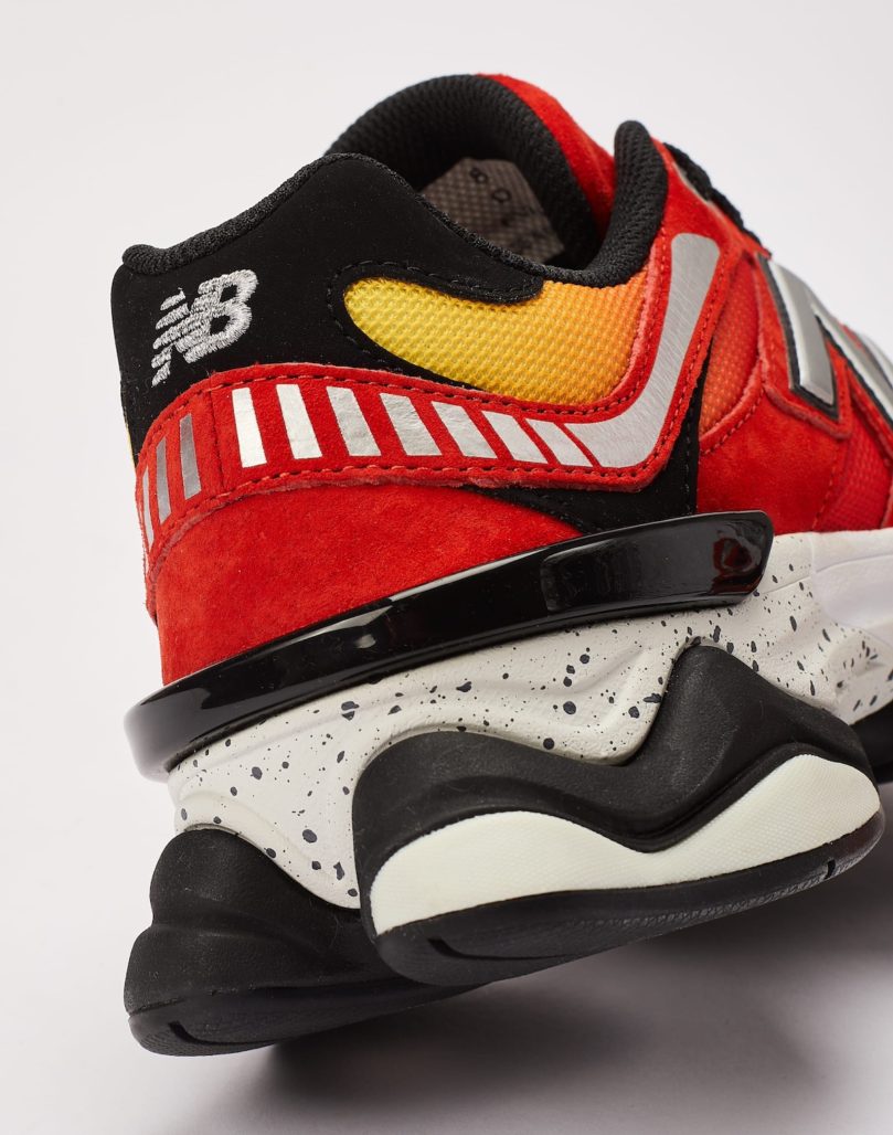 Кроссовки-Dtlr-X-New-Balance-New-Balance-9060-Красные3_M10401000-1.jpeg