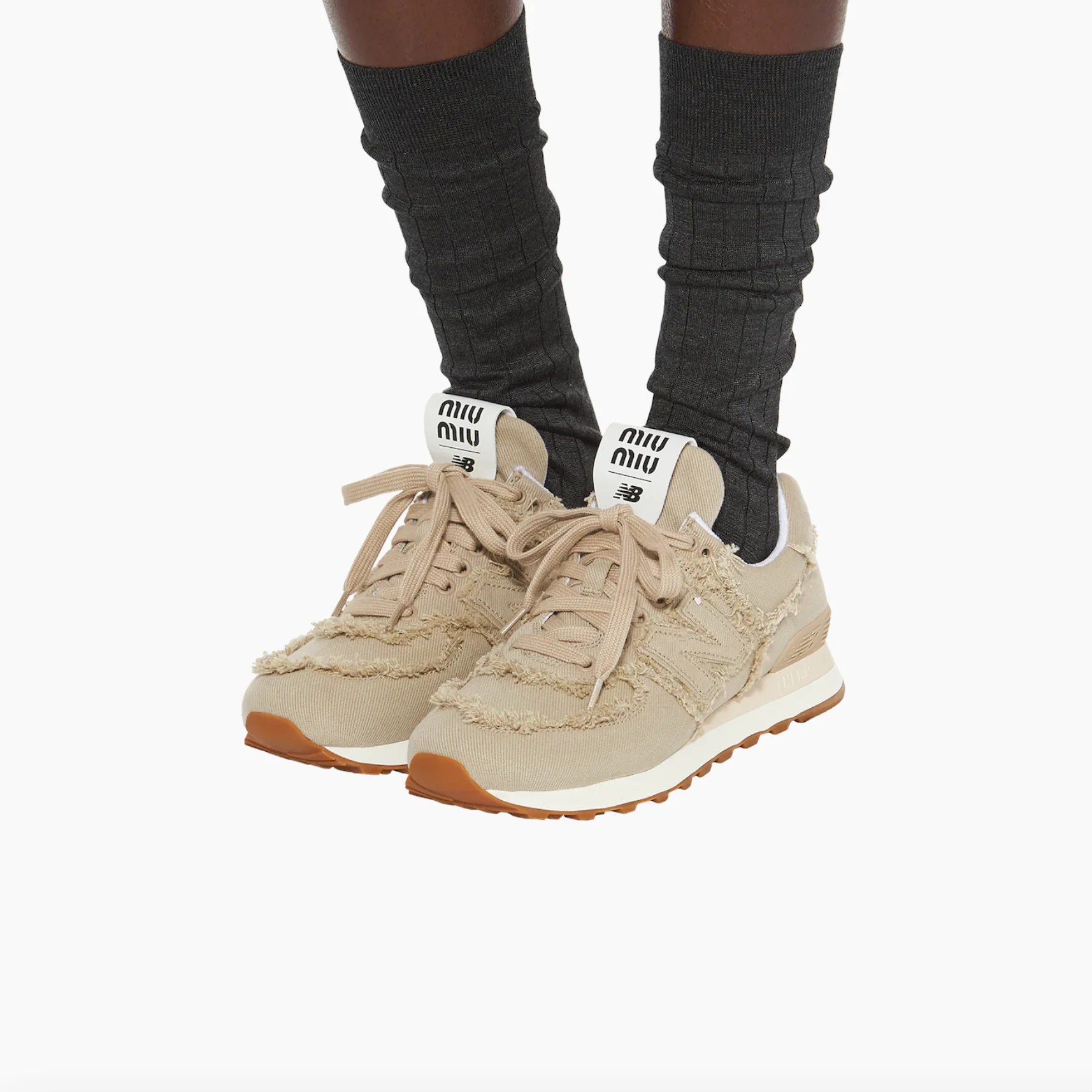 Кроссовки-Miu-Miu-X-New-Balance-New-Balance-574-X-Miu-Miu-Бежевые4_F10415840-1.webp