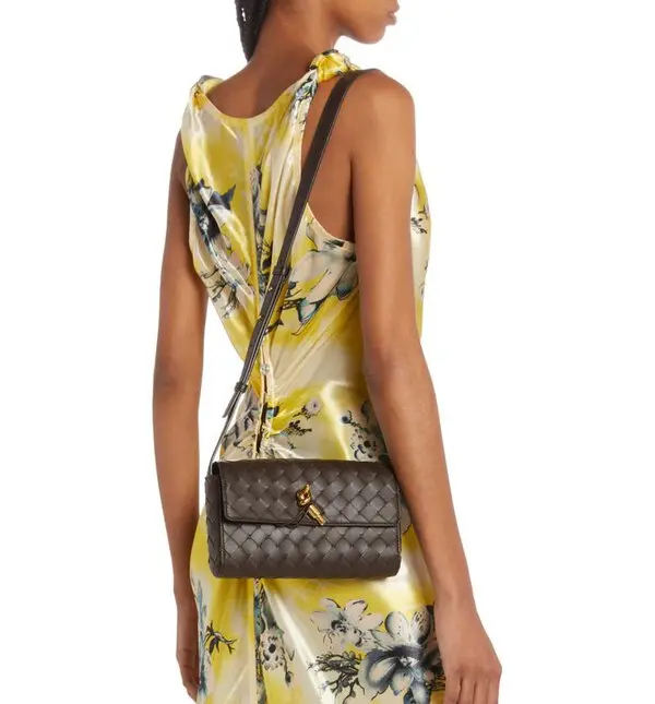 Сумка-Bottega-Veneta-Andiamo-Темно-коричневая3_N10415460-1.webp