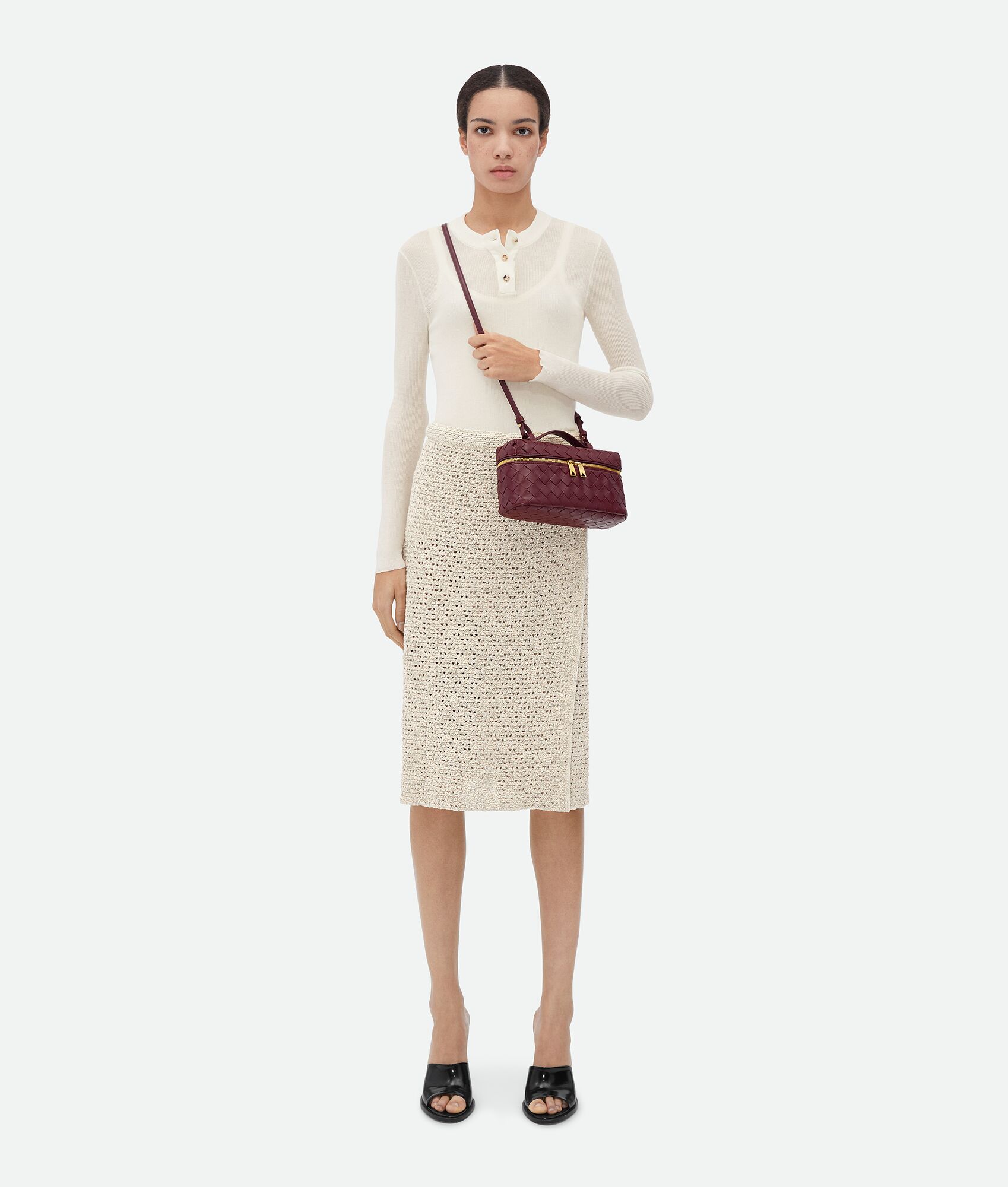 Сумка-Bottega-Veneta-Bang-Bang-Intrecciato-Бордовая1_N10423930-1.jpeg