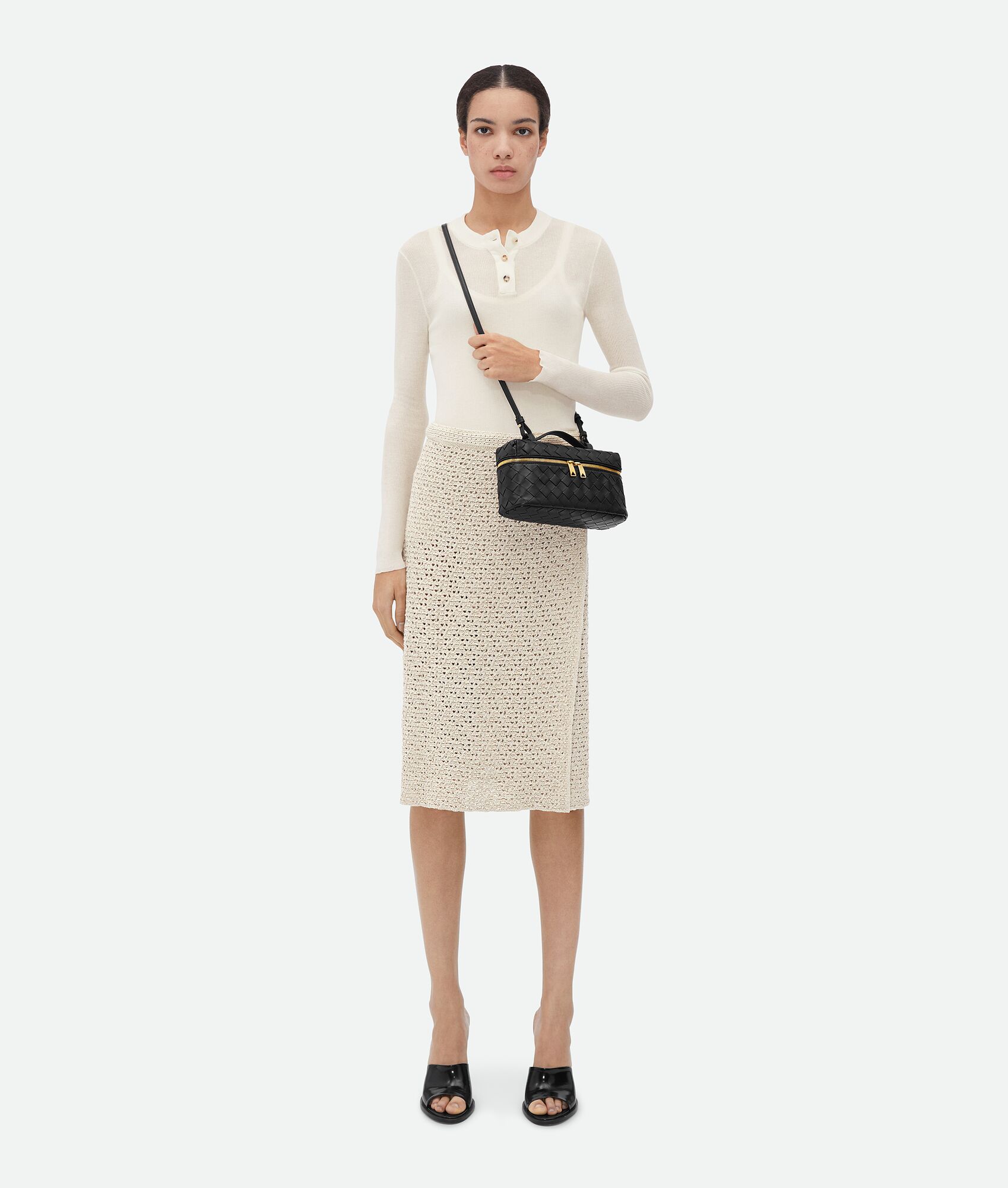 Сумка-Bottega-Veneta-Bang-Bang-Intrecciato-Черная1_N10423920-1.jpeg