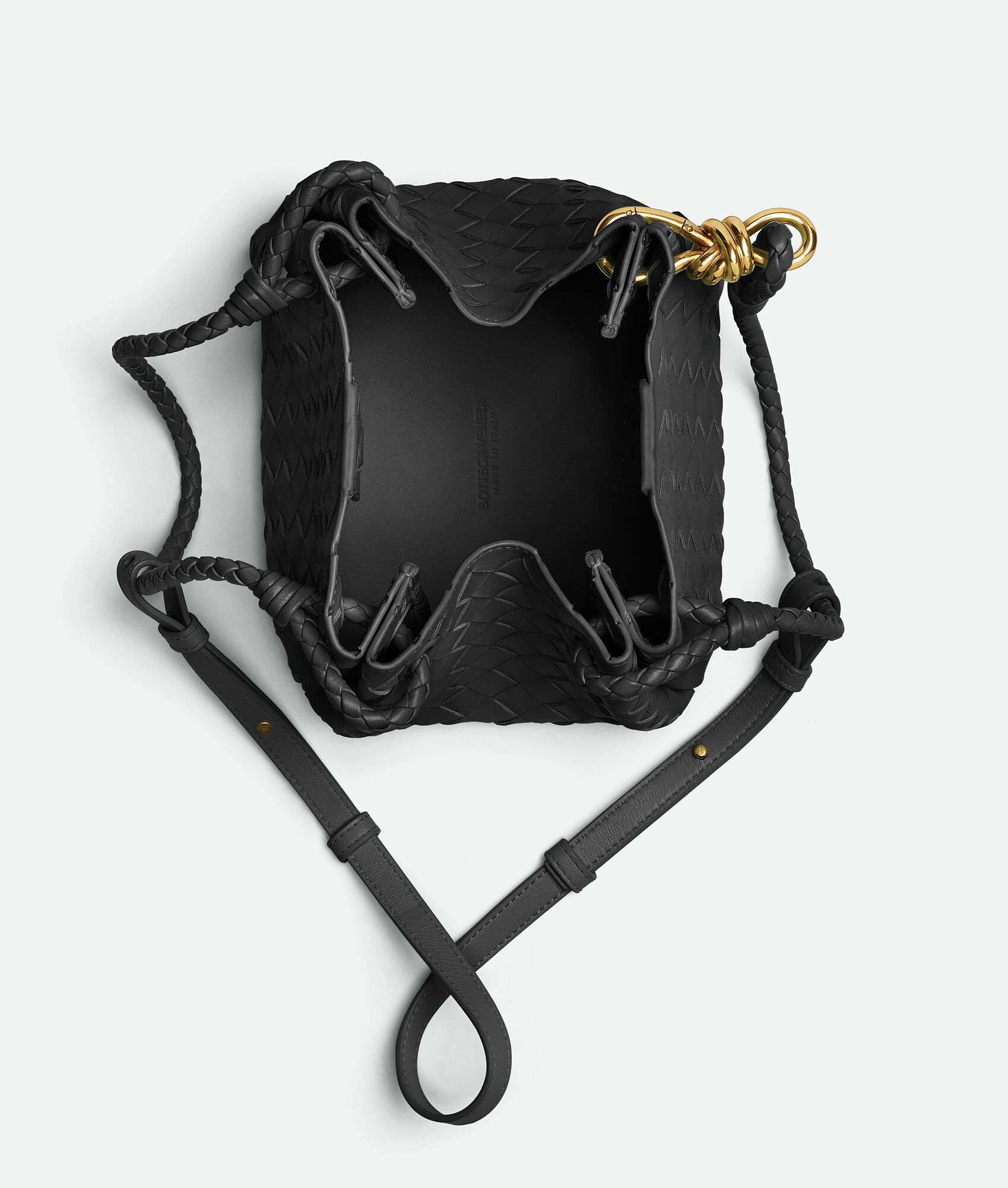 Сумка-Bottega-Veneta-Parachute-Small-Intrecciato-Черная2_N10418380-1.jpeg