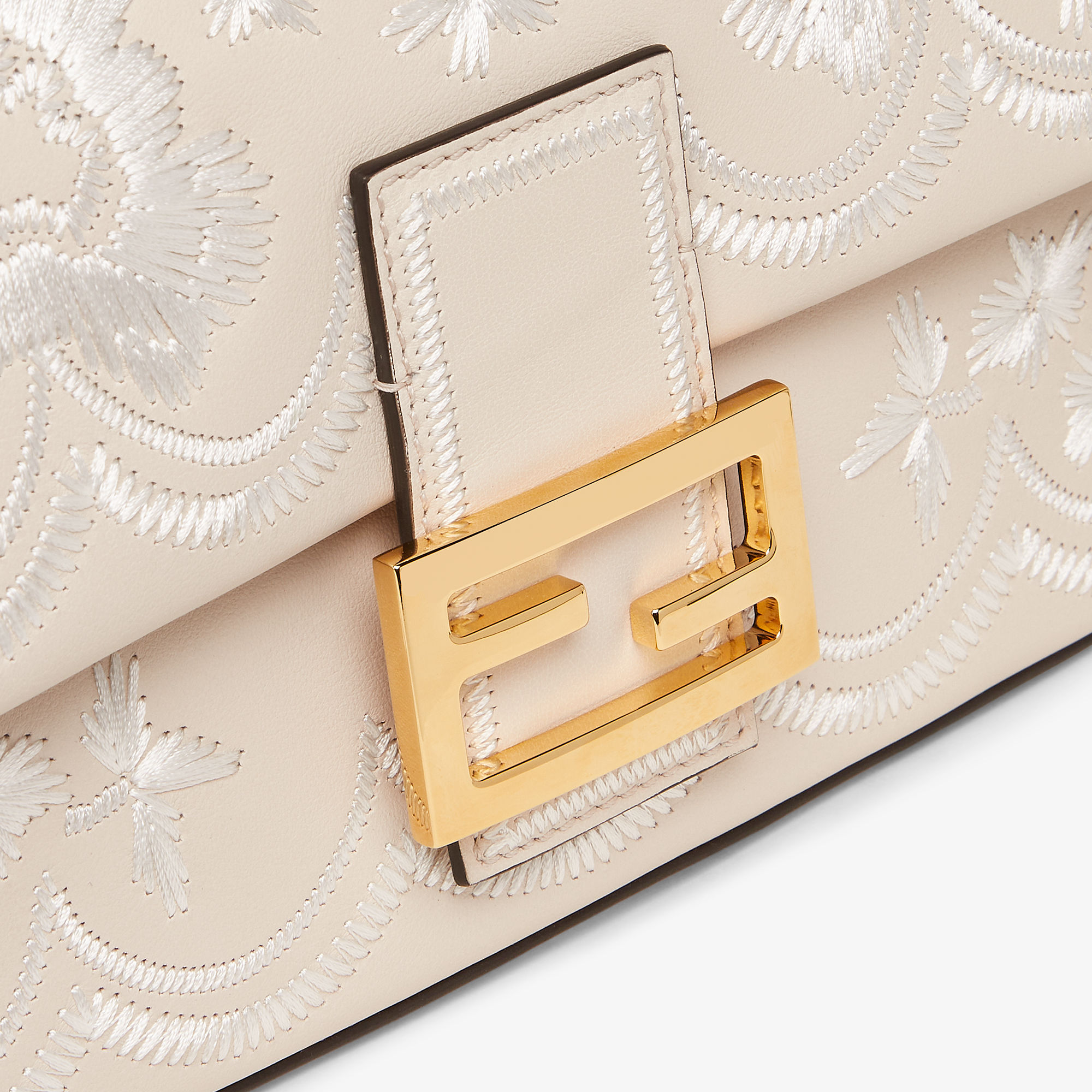Сумка-Fendi-Baguette-Белая3_N10397320-1.jpeg