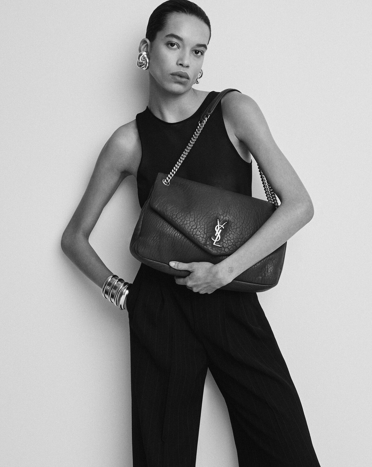 Сумка-Saint-Laurent-Calypso-Large-Черная2_N10410180-1.jpeg