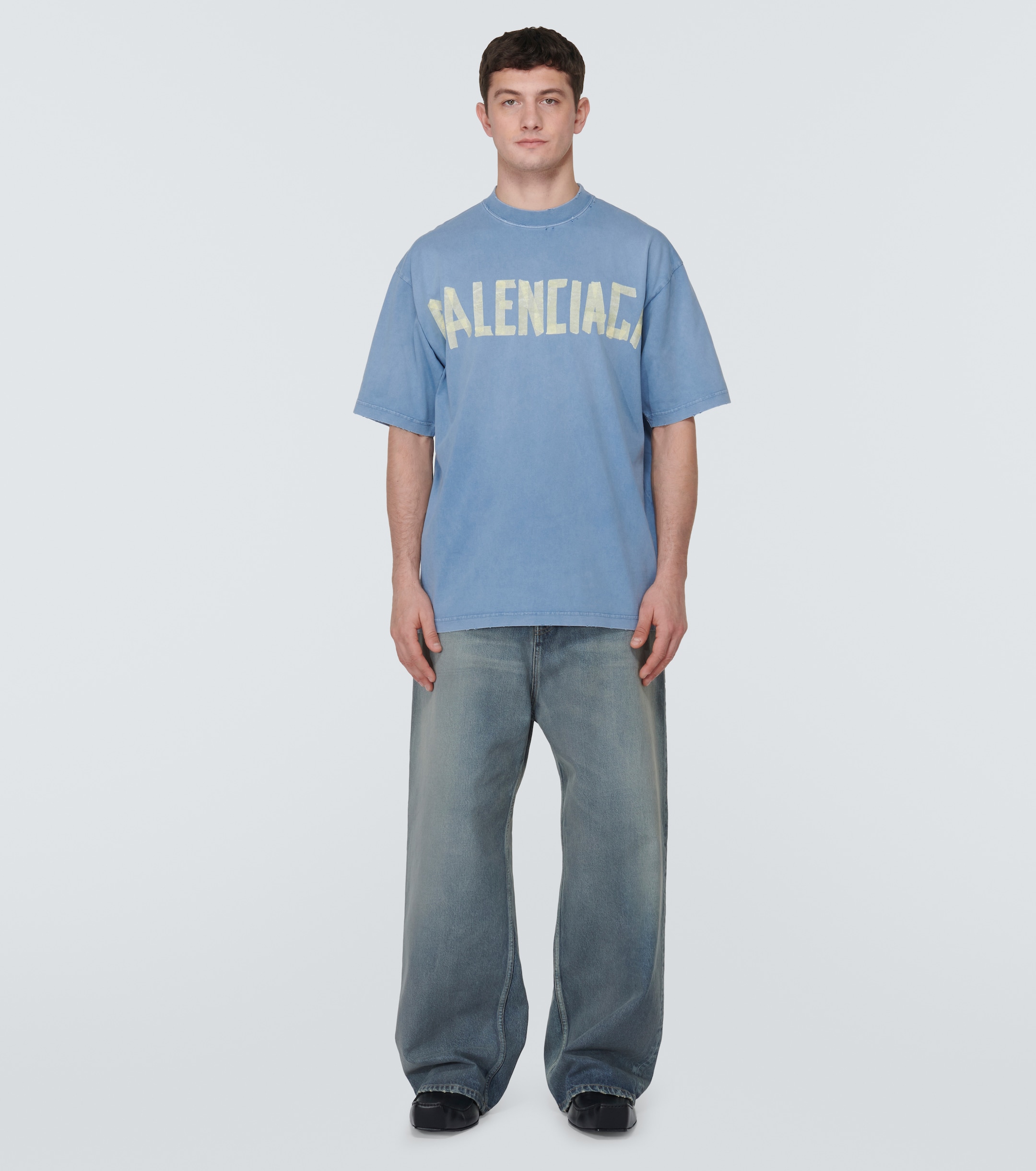 Футболка-Balenciaga-Tape-Type-Tee-Голубая1_F10401480-1.jpeg