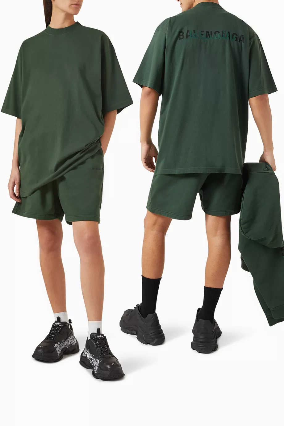 Футболка-Balenciaga-Tape-Type-Tee-Темно-зеленая1_M10409440-1.webp