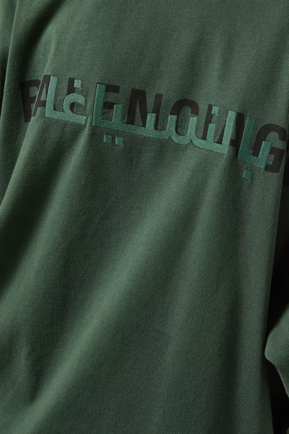 Футболка-Balenciaga-Tape-Type-Tee-Темно-зеленая3_M10409440-1.webp