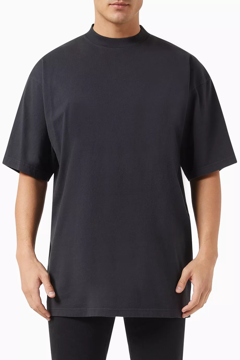 Футболка-Balenciaga-Tape-Type-Tee-Черная1_M10409450-1.webp