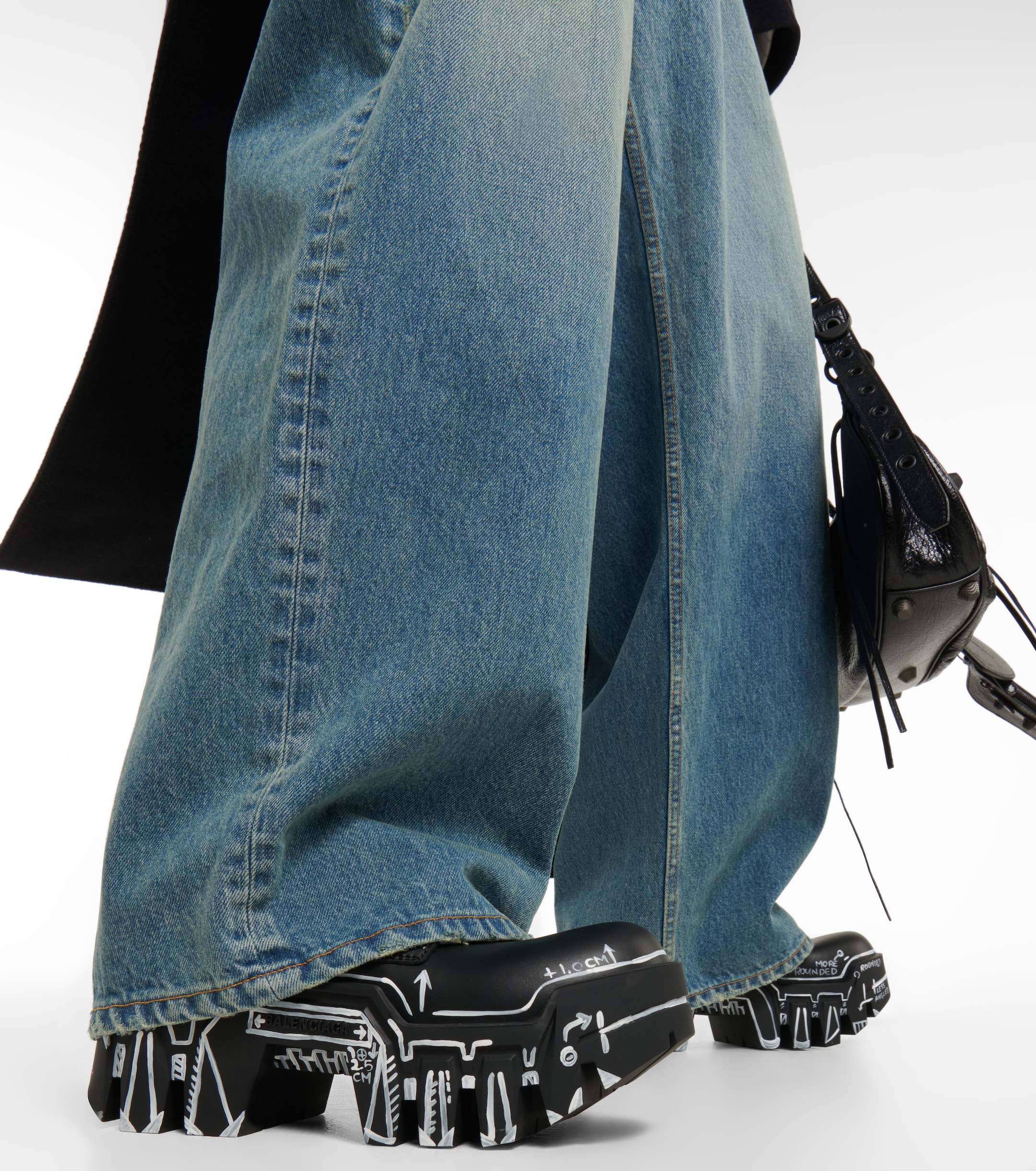 Ботинки-Balenciaga-Bulldozer-Черные3_F10426140-1.jpeg