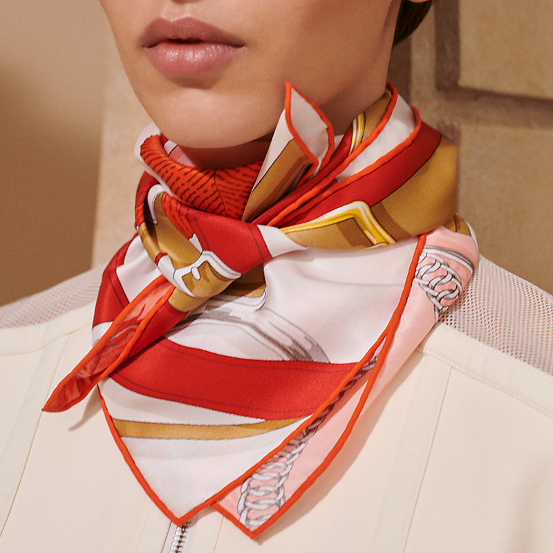 Шарф-Hermes-Grand-Manege-Detail-70-Красный1_F10431950-1.jpeg