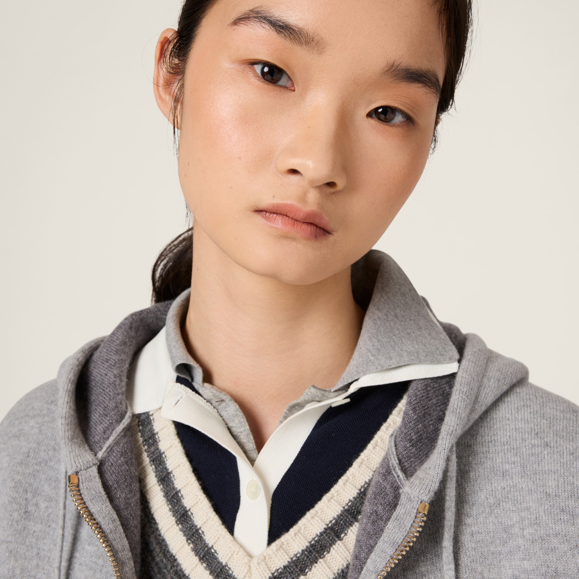 Толстовка-Miu-Miu-Miu-Miu-Серая3_M10437470-1.jpeg